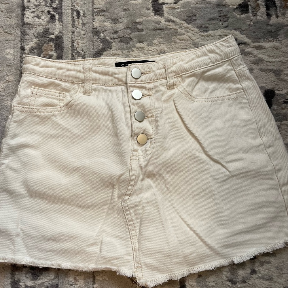 Off white Denim Skirt. Size M, Button up